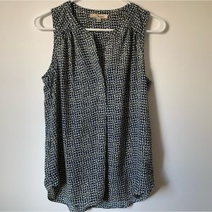 Serein Sleeveless Navy Yellow & White Abstract Print V-neck Two Button Blouse